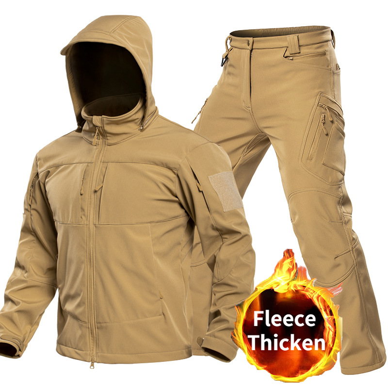 Outdoor Camping Hiking - ชุดเสื้อผ้าซอฟต์เชลล์สำหรับผู้ชายแบบยุทธวิธีกลางแจ้ง พร้อมฮู้ด แจ็คเก็ตซิปเต็มตัว กางเกงคาร์โก้ กันลม ชุดหลายกระเป๋าสำหรับการล่าสัตว์